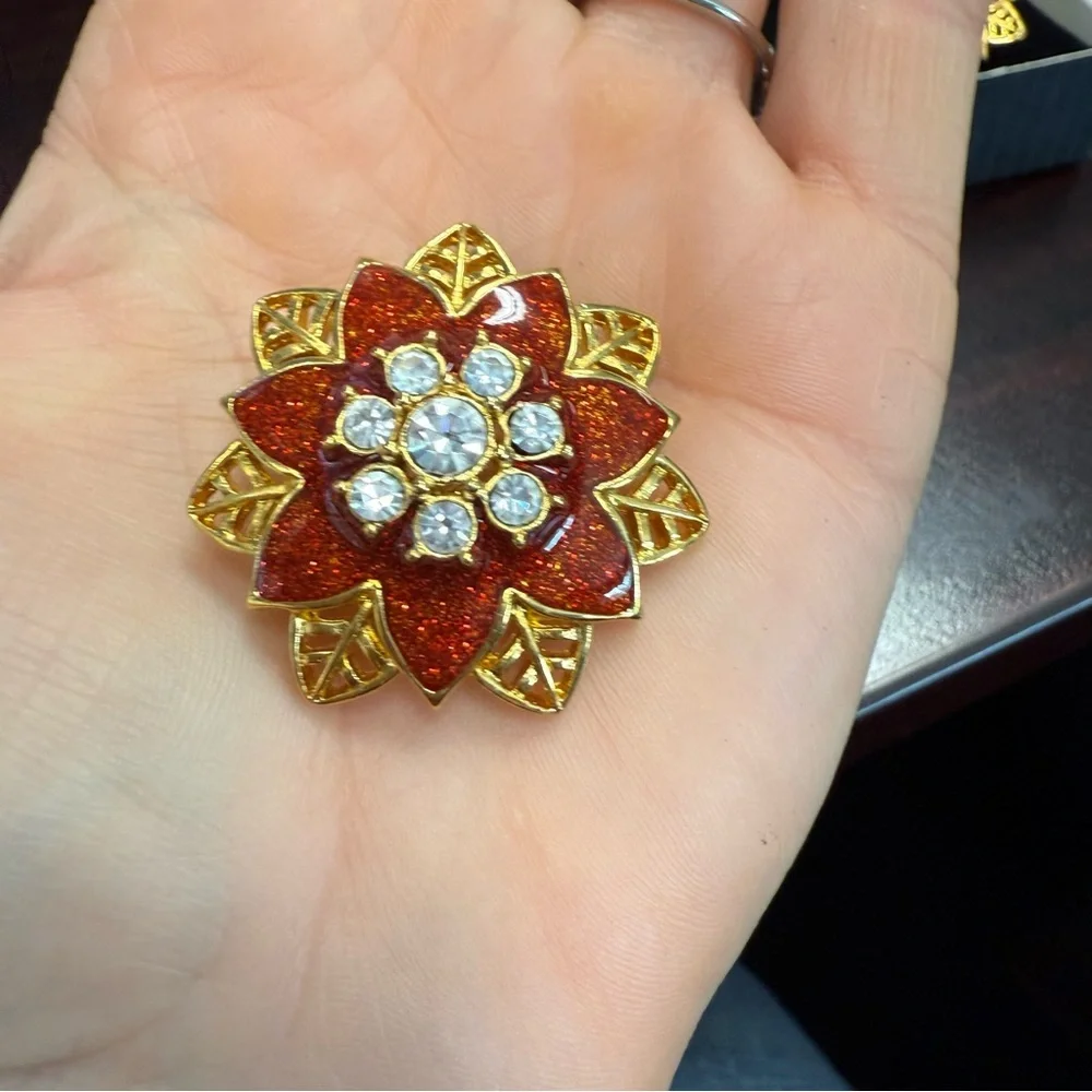 Avon “Festive Sparkle” Red and Gold Floral clip Earrings NIB vintage 1992